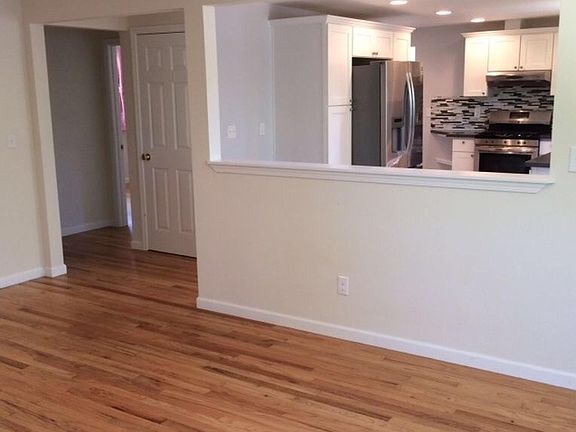 3rd image of 5812 Lake Washington Blvd SE #5