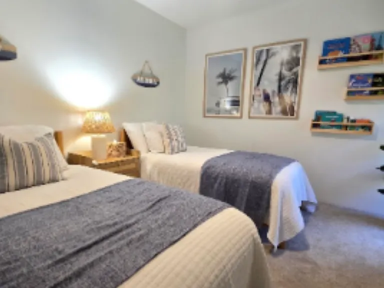 2nd bedroom