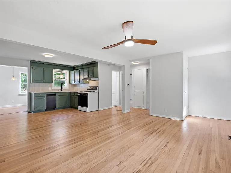 7725 Robinson St — Photo 7