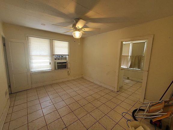 4th image of 1633 27th Ave N