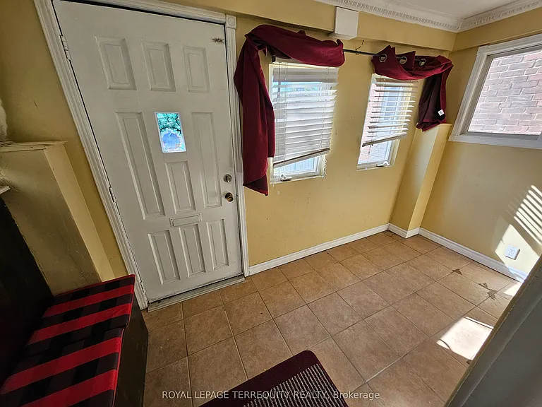 14 Hollis St — Photo 3
