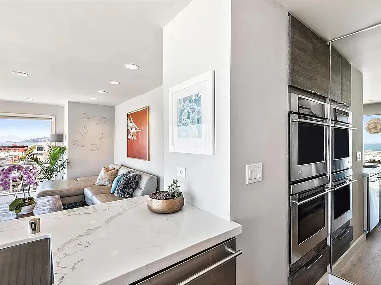2555 Leavenworth St #303 — Photo 13