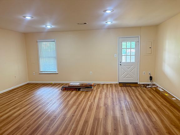 5th image of 13836 Coleman Ct