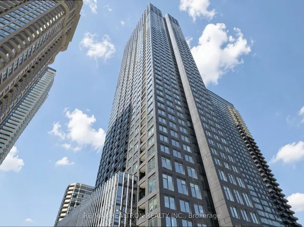 395 Square One Dr #3807, Mississauga, ON L5B 0E2