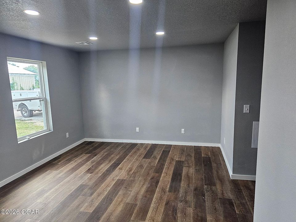 2nd image of 510 W 2nd St