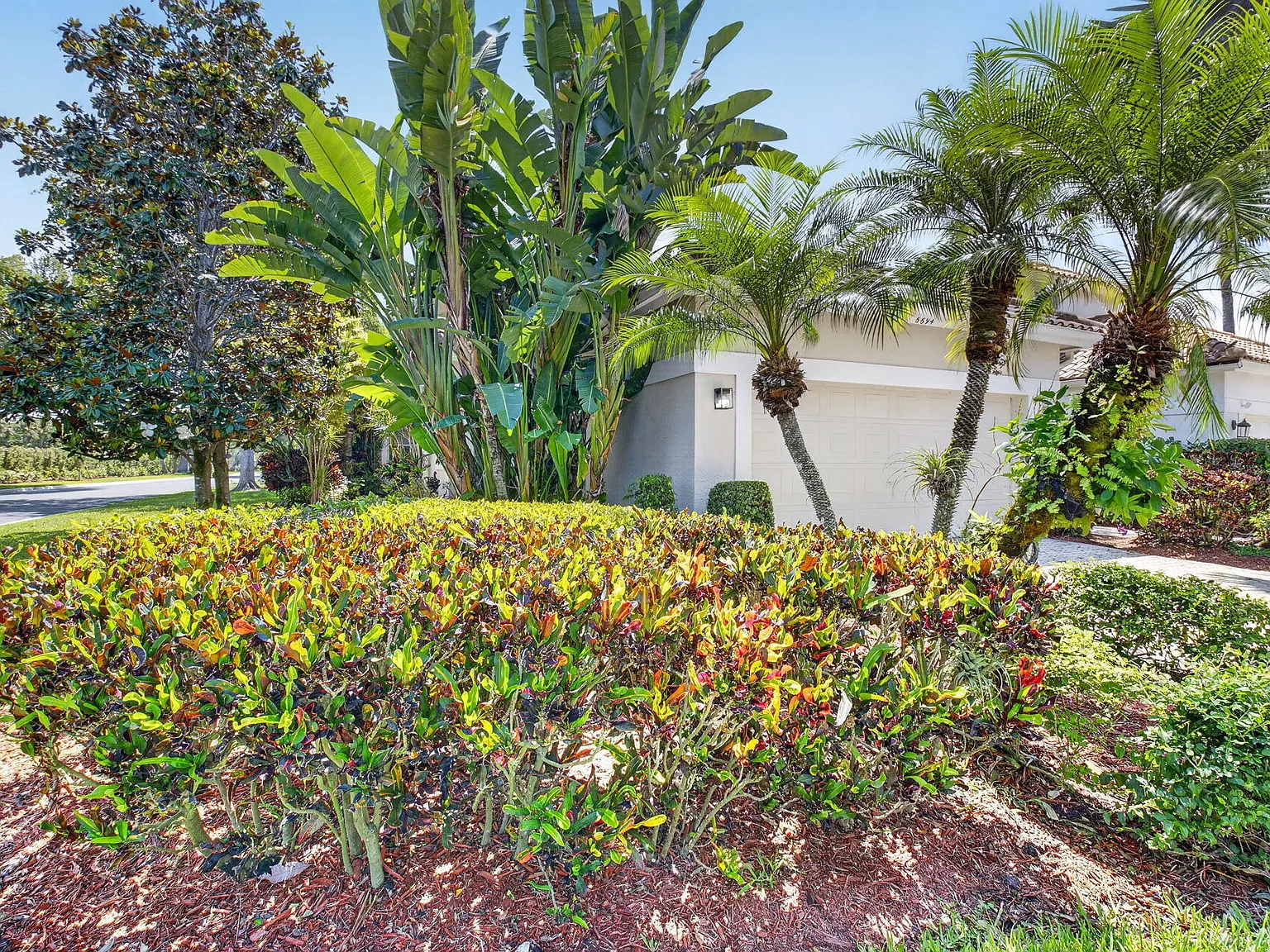 3 bed, 2.0 bath, 1629 sqft, $10,000 — Photo 3