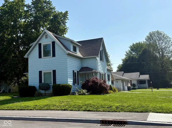 327 S West St, Tipton, IN 46072