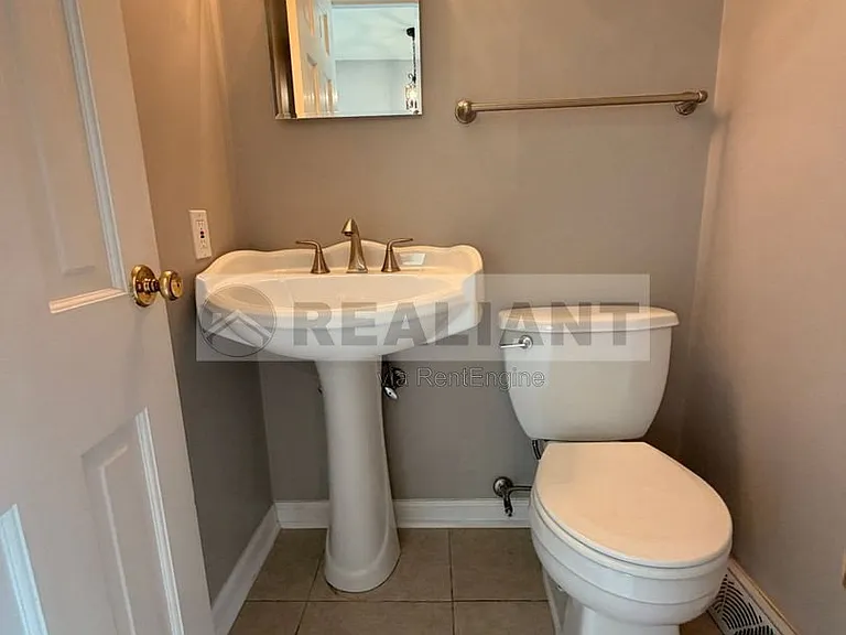 2039 Fontaine Rd — Photo 15