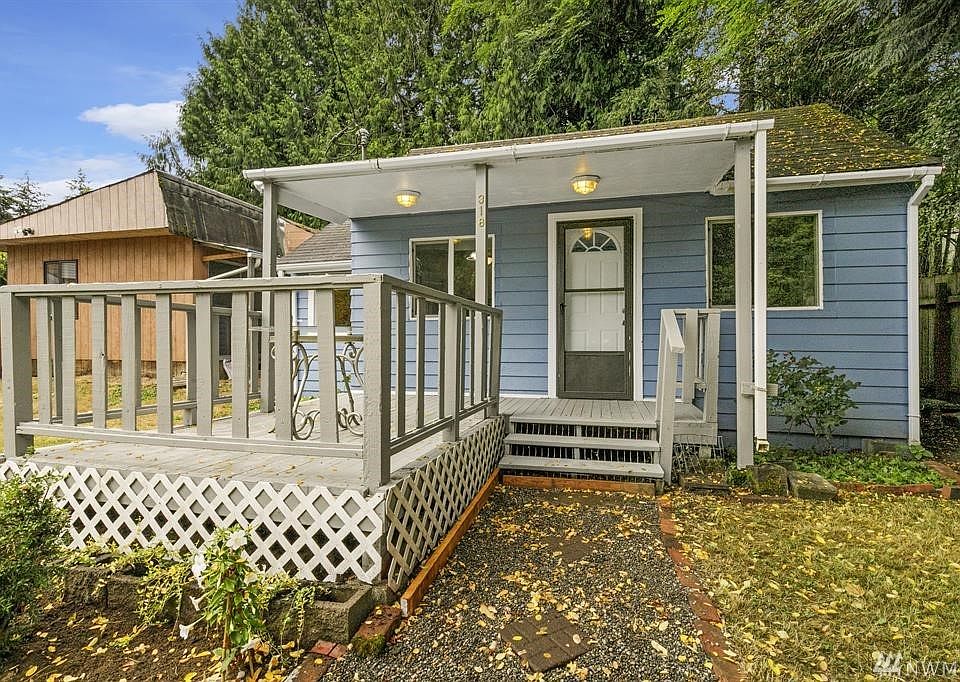 Welcoming front porch.