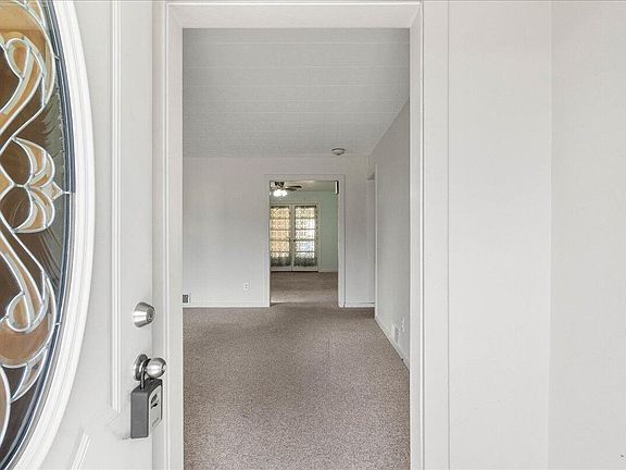 3rd image of 303 Roseland Ave W #W
