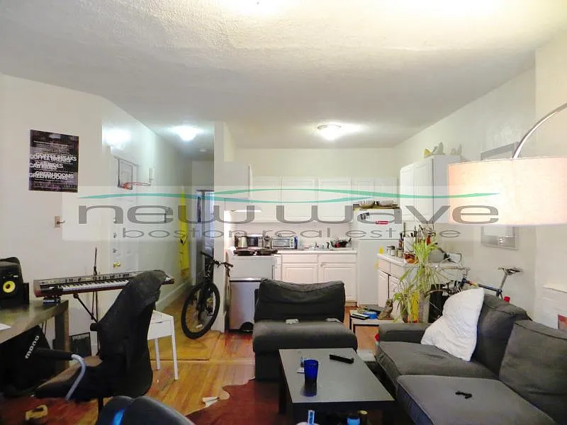 2 bed, 700 sqft, $3,900 — Photo 3