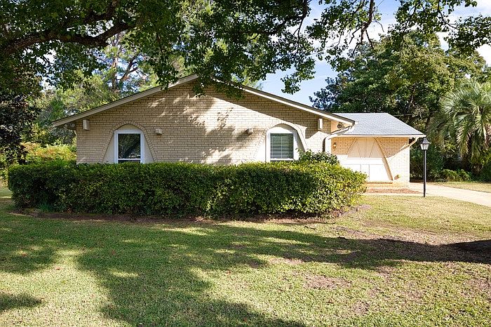1st image of 638 Sarver Ave