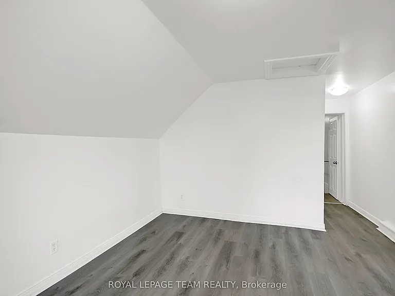 4 Eccles St #5 — Photo 20