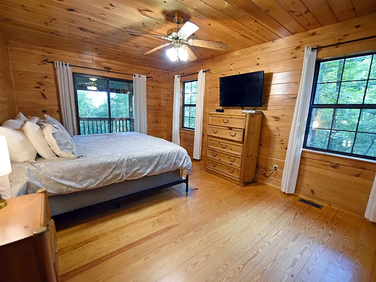 890 Sunrise Valley Rd — Photo 8