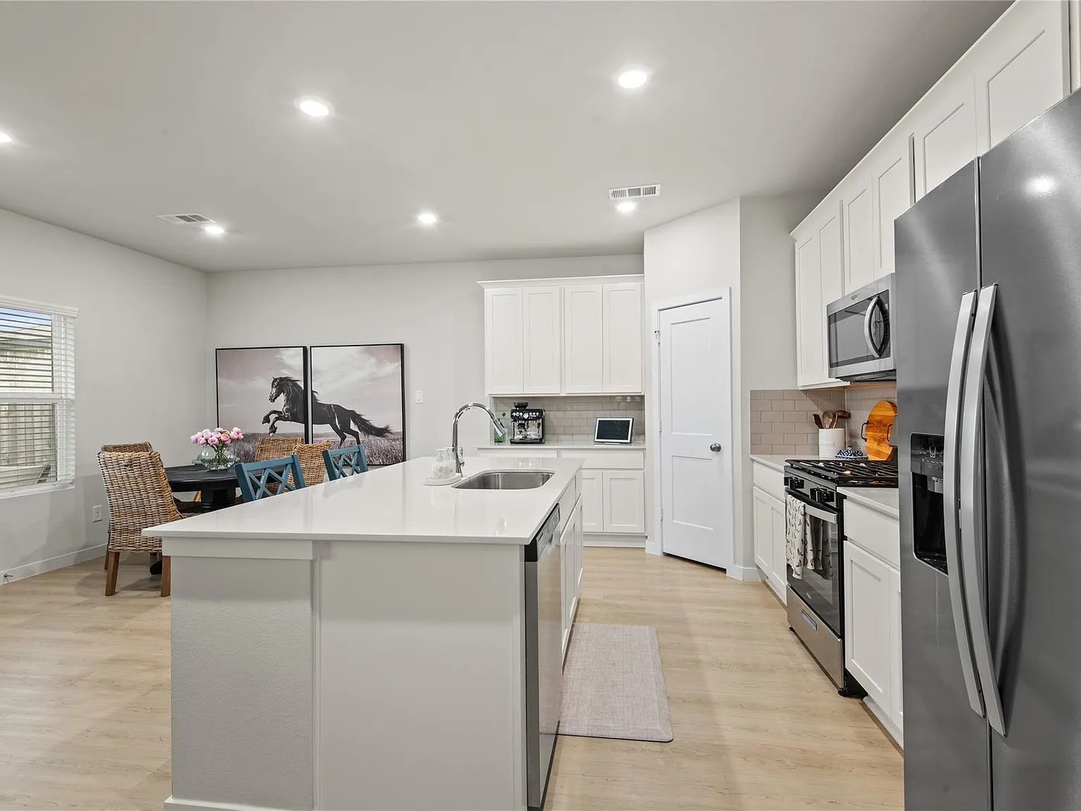 4 bed, 2.5 bath, 1847 sqft, $2,195 — Photo 2