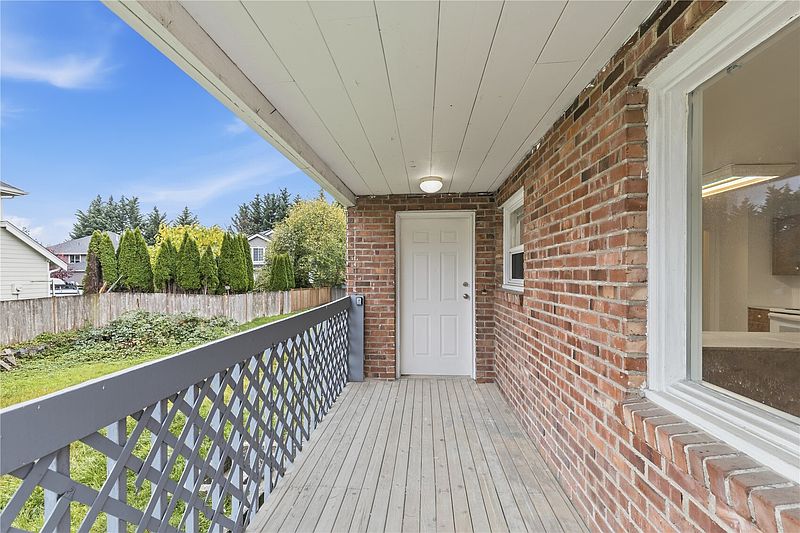 2nd image of 5415 NE 4th  Street Street