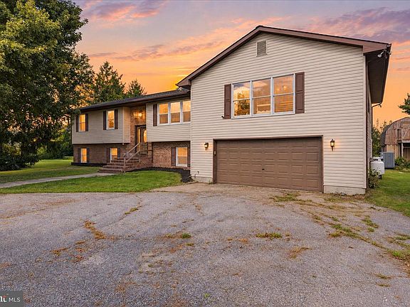 5th image of 1435 Hourglass Rd