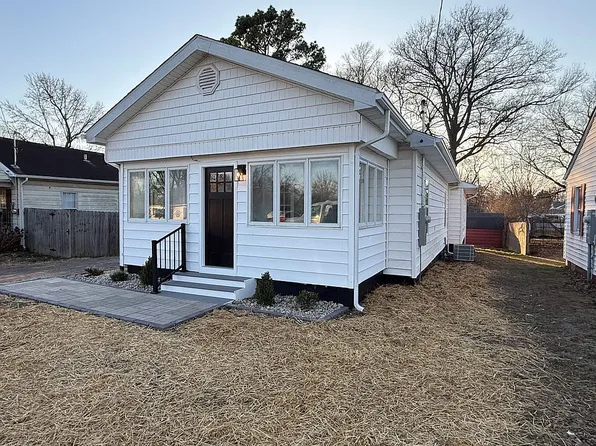 9 S Illinois Ave, Du Quoin, IL 62832