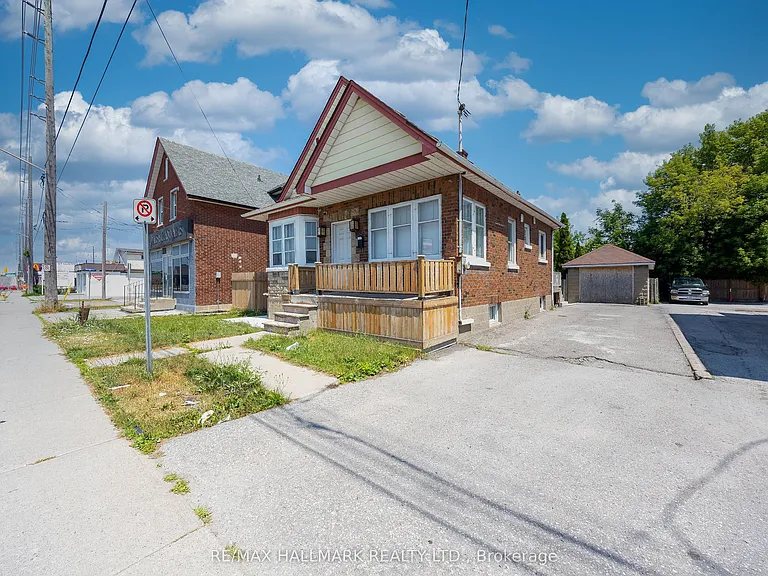 559 Ritson Rd S — Photo 2