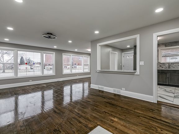 3rd image of 5135 Touhy Ave