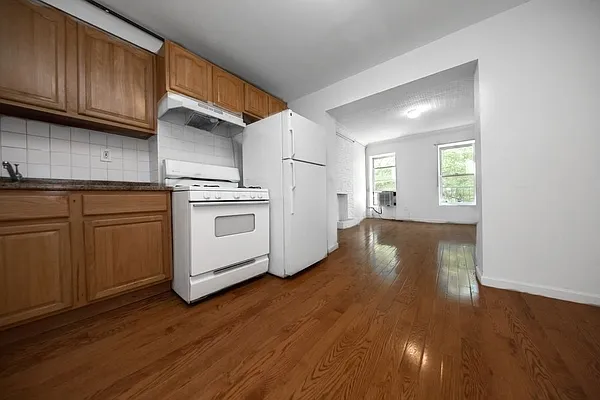 Rented by Emerson Realty NY LLC | media 5