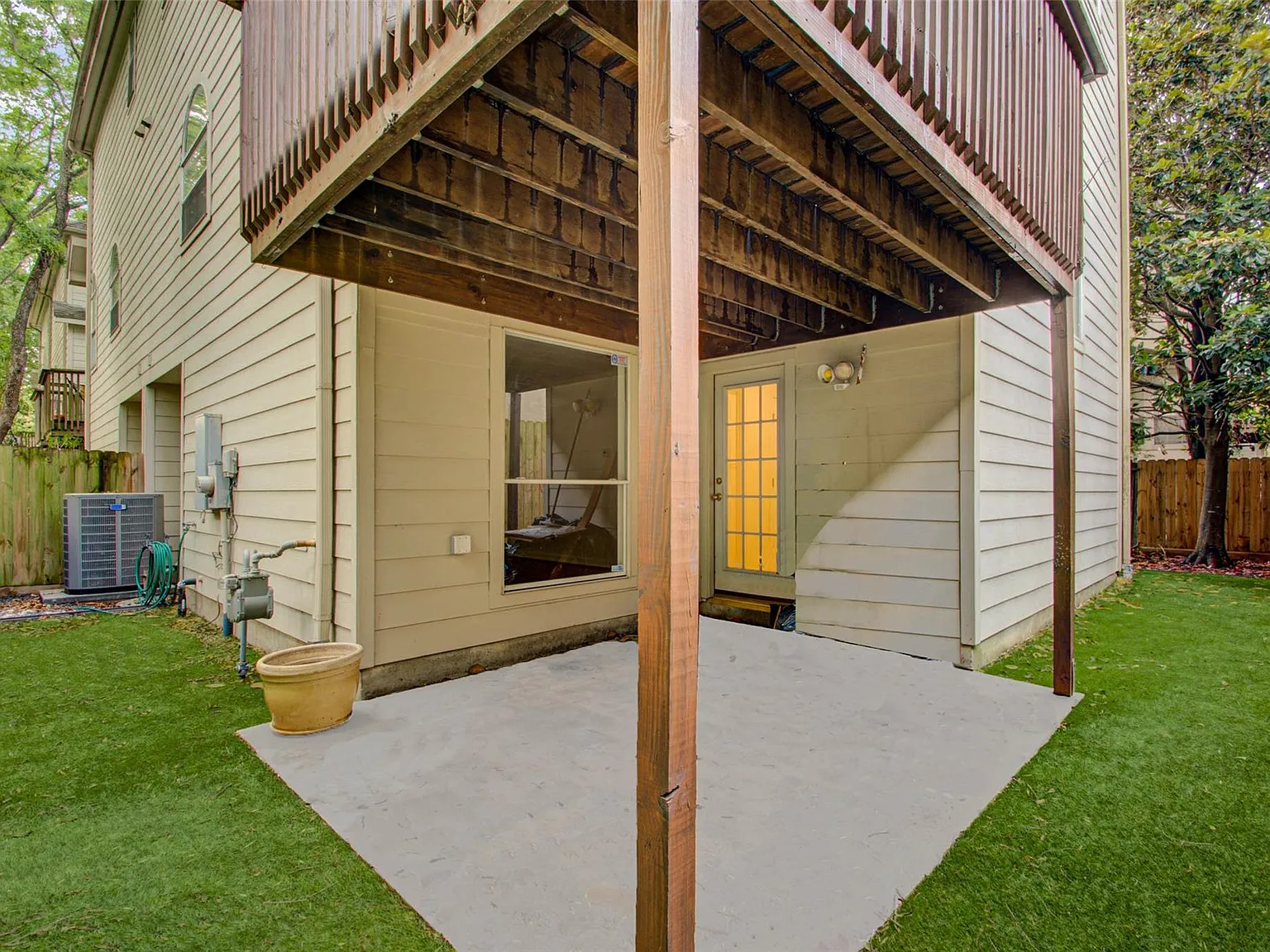 3 bed, 3.5 bath, 2213 sqft, $3,200 — Photo 1
