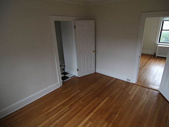3rd image of 2046 31st St APT D4