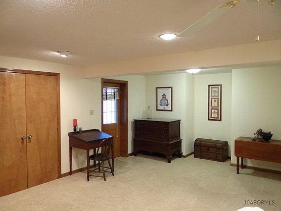 5th image of 2204 Julie Ln