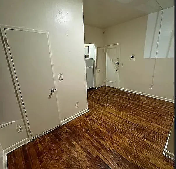 220 E 29th St #1D — Photo 7