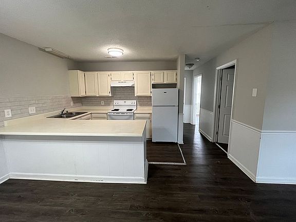 3rd image of 4421 Torrance Dr NW #E