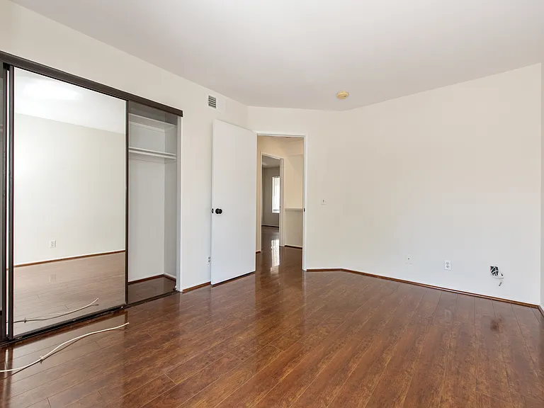 105 Stanford Ct — Photo 12