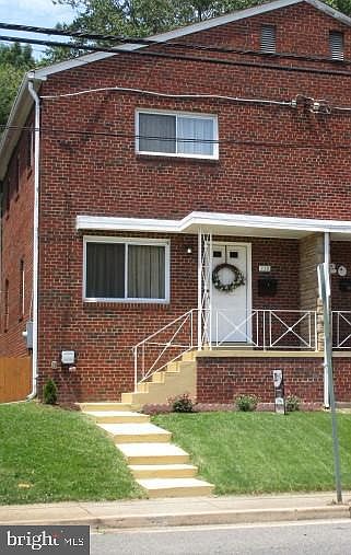 1st image of 118 W Taylor Run Pkwy