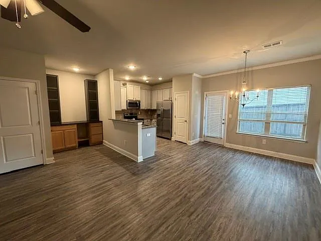 3 bed, 2.5 bath, 1681 sqft, $2,400 — Photo 3