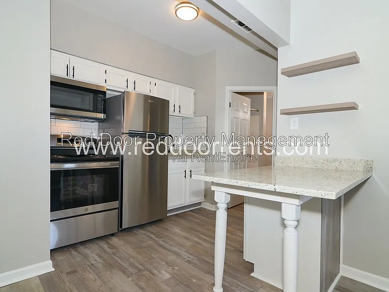 1337 E Market St #9 — Photo 5
