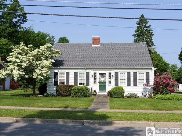 19 Hallock St, Jamestown, NY 14701