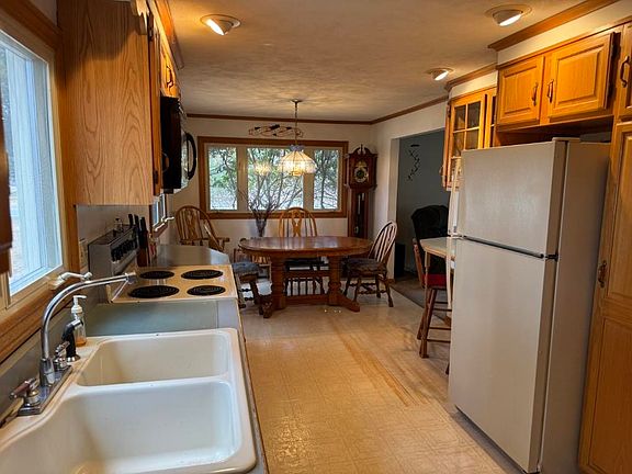 3rd image of 118 Winnicutt Road
