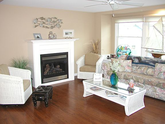 4th image of 1410 Beach Ave