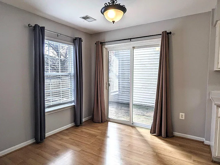 1009 Robin Hill Ter — Photo 3