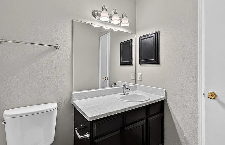 The Versailles Apartments — Photo 13