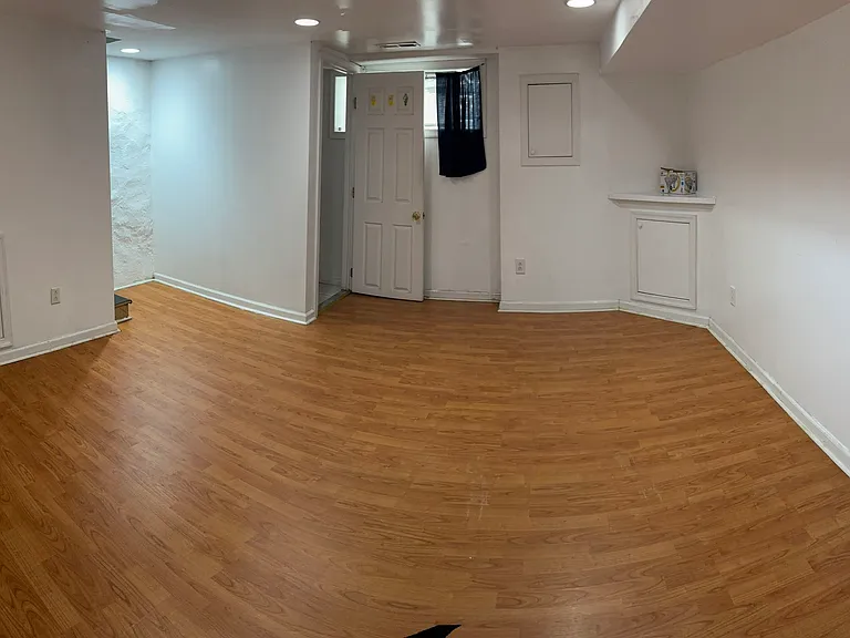 2126 Glenview St — Photo 11