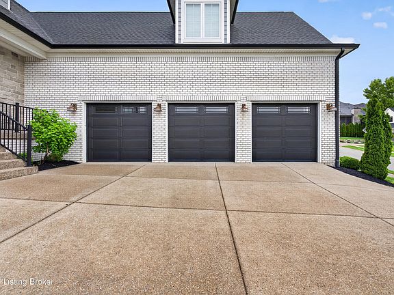 3rd image of 6613 Nightingale Bluff Ln