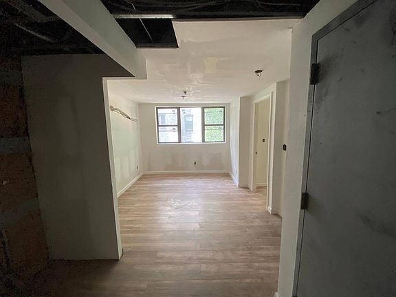 2nd image of 19 E 204th St