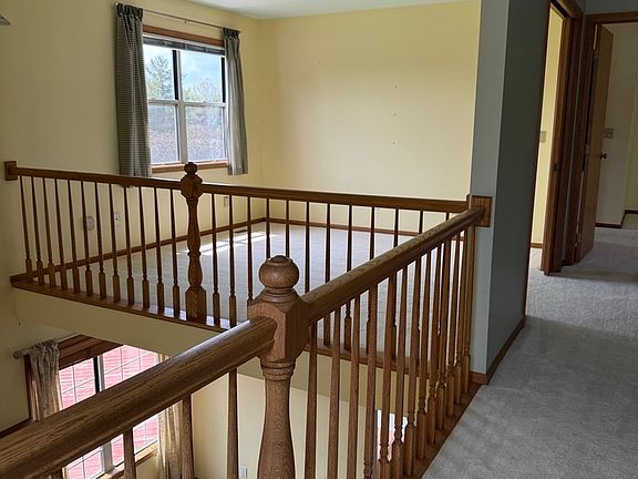 3rd image of 223 Williamsburg Ct