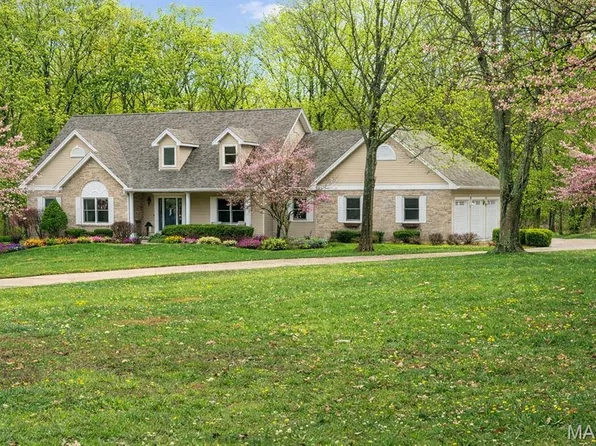 1354 Lake Hollow Dr, Defiance, MO 63341