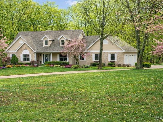 1354 Lake Hollow Dr, Defiance, MO 63341