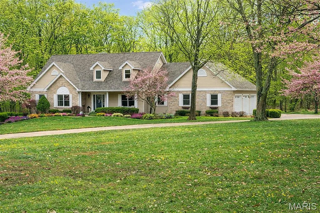 1354 Lake Hollow Dr photo 1