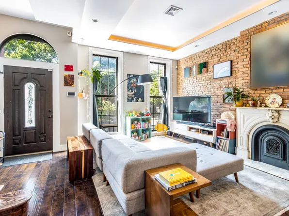 549 Monroe Street image 1 of 12