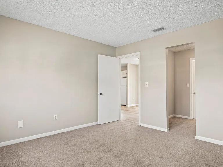 Riverbank Apartments — Photo 13