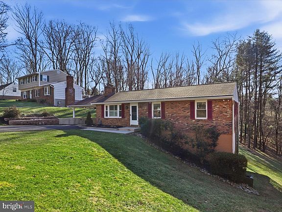 4th image of 1505 Woodridge Ln
