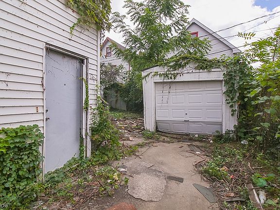 3rd image of 12002 Iowa Ave